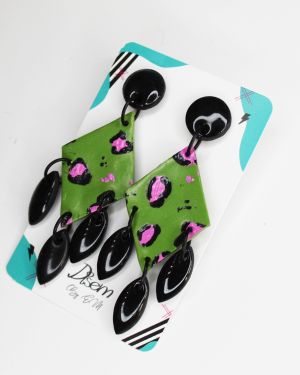 Rombos colgantes animal print verde