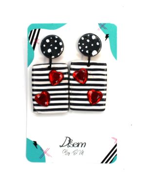 Rayas y corazones rojos