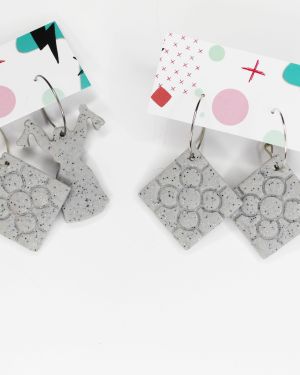 Baldosa y Mari grises