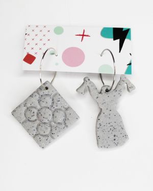 Baldosa y Mari grises