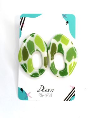 Cantos verdes grandes agujero