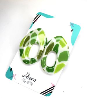 Cantos verdes grandes agujero