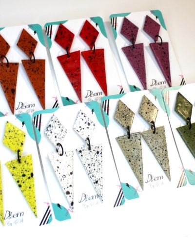 Triángulos largos motas