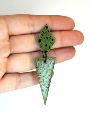 Triángulos largos motas